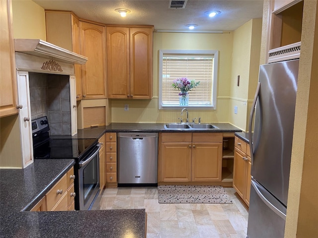 14515 N Wunderlich Dr Unit 315, Houston, TX 77069 - kitchen featuring appliances with stainless steel finishes, a sink, and dark countertops