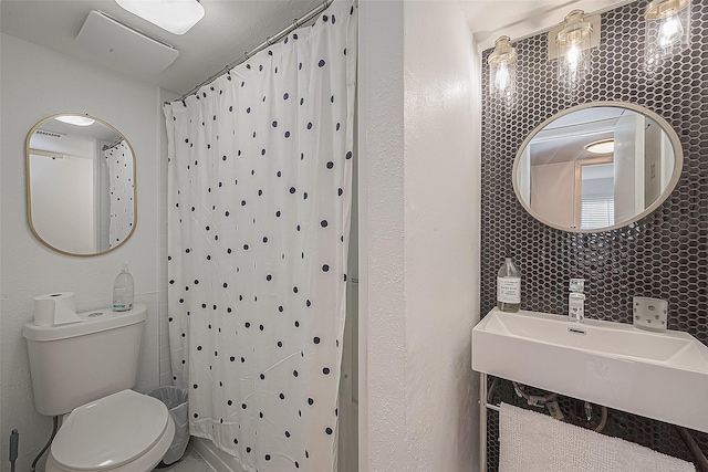 3131 Cummins St Unit 11, Houston, TX 77027 - bathroom featuring toilet, a shower with shower curtain, tile walls, and a sink