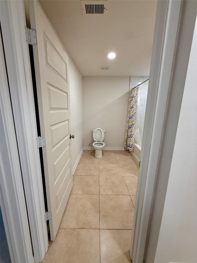 7318 Thurow St, Houston, TX 77087 - bathroom featuring toilet, tile patterned flooring, curtained shower, baseboards, and recessed lighting