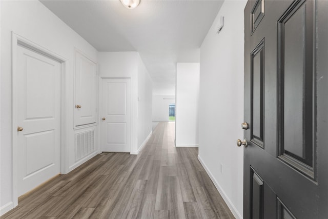 992 Blue Beech Ln, Brookshire, TX 77423 - hallway featuring wood finished floors and baseboards
