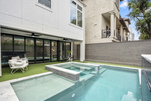 5420 Mcculloch Cir, Houston, TX 77056 - view of swimming pool featuring a pool with connected hot tub and ceiling fan