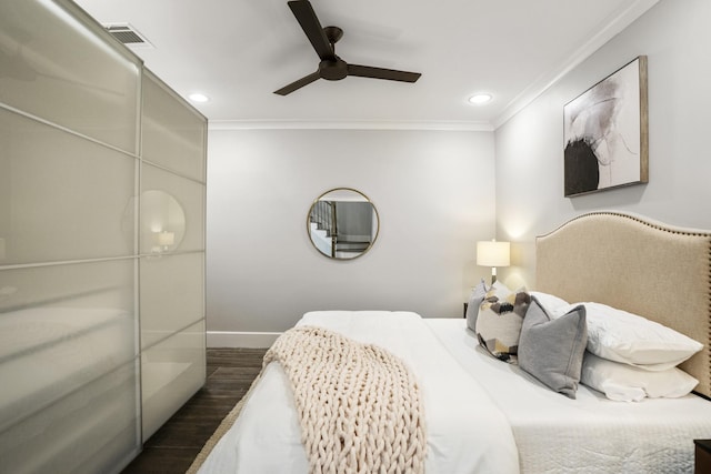 5420 Mcculloch Cir, Houston, TX 77056 - bedroom with dark wood-style floors, crown molding, recessed lighting, baseboards, and ceiling fan