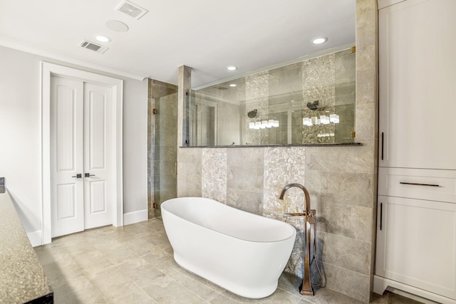 5420 Mcculloch Cir, Houston, TX 77056 - full bathroom featuring a stall shower, a soaking tub, recessed lighting, and baseboards