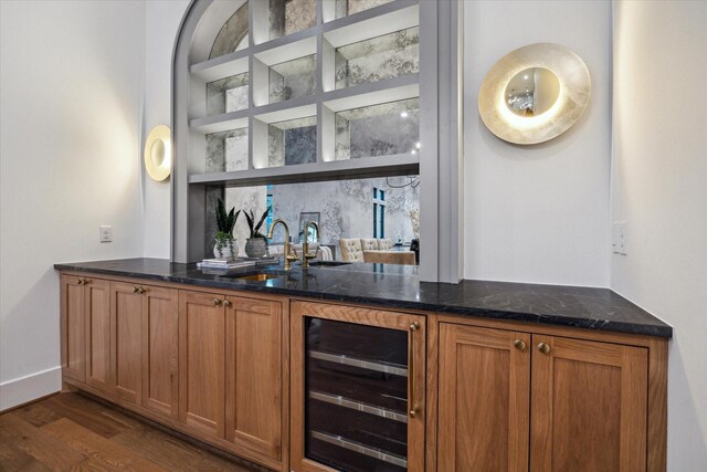 1314 Richelieu Ln, Houston, TX 77018 - indoor bar with beverage cooler, dark wood finished floors, and baseboards