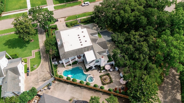 1561 Kirby Dr, Houston, TX 77019 - bird's eye view of a pool