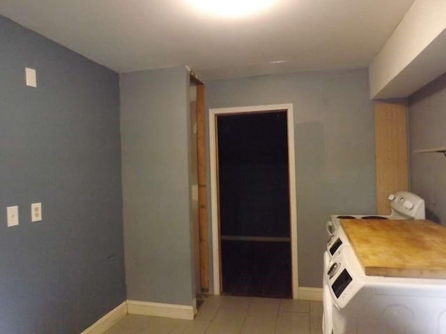 8282 Park Place Blvd Unit G2, Houston, TX 77017 - laundry room with washer and clothes dryer, baseboards, and tile patterned floors