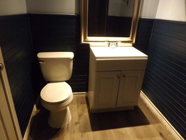 8282 Park Place Blvd Unit G2, Houston, TX 77017 - bathroom with wood finished floors, toilet, and vanity