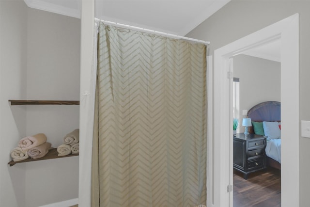 9206 Gene St, Needville, TX 77461 - ensuite bathroom with wood finished floors, a shower with curtain, and crown molding