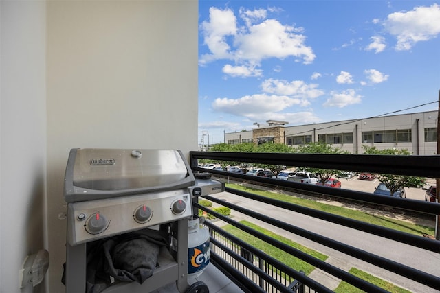 3909 Rose St, Houston, TX 77007 - balcony with grilling area
