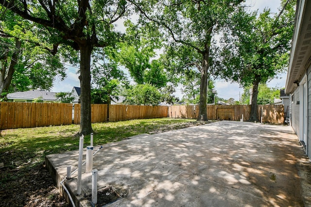 44 Farrell St, Houston, TX 77022 - view of patio