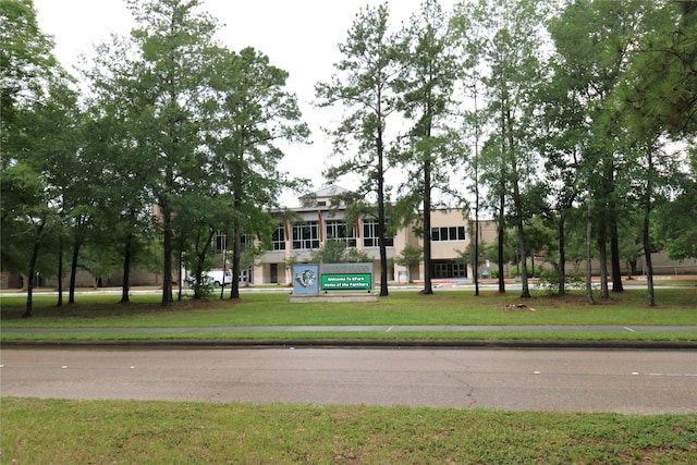 3911 Hermitage Hollow Ln, Houston, TX 77339 - view of property's community with a yard