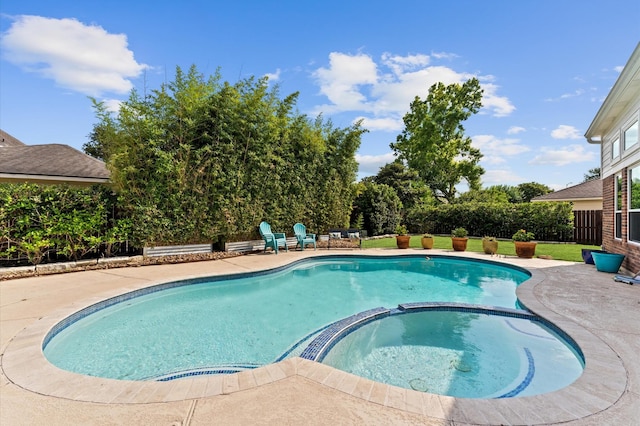 4807 Louisa Ct, Sugar Land, TX 77478 - view of pool with a pool with connected hot tub and a patio area