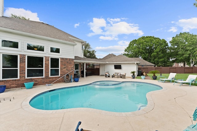 4807 Louisa Ct, Sugar Land, TX 77478 - view of pool featuring a patio area and a pool with connected hot tub