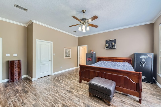 11519 Imperial Ln, Montgomery, TX 77316 - bedroom with wood finished floors, a textured ceiling, crown molding, baseboards, and ceiling fan