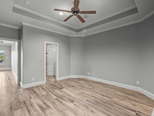 2905 Sea Channel Dr, Seabrook, TX 77586 - unfurnished room featuring a raised ceiling, a ceiling fan, light wood-style flooring, crown molding, and baseboards