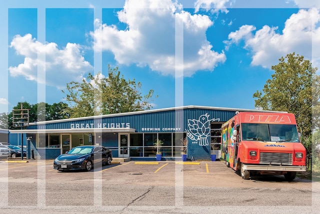 2218 Gardenia Dr, Houston, TX 77018 - view of commercial location featuring uncovered parking