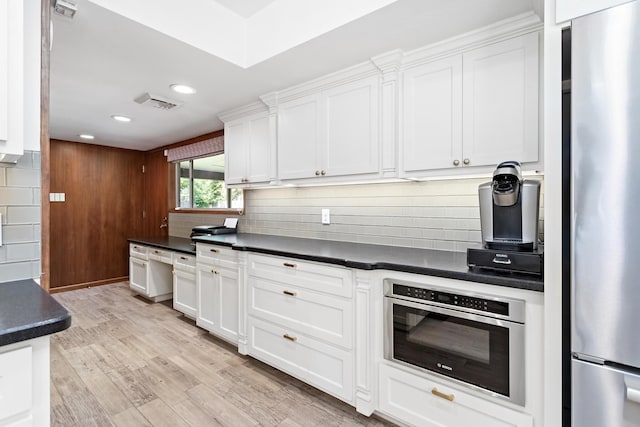 1240 Oakcrest Cir, Beaumont, TX 77706 - kitchen with stainless steel appliances, dark countertops, tasteful backsplash, and recessed lighting