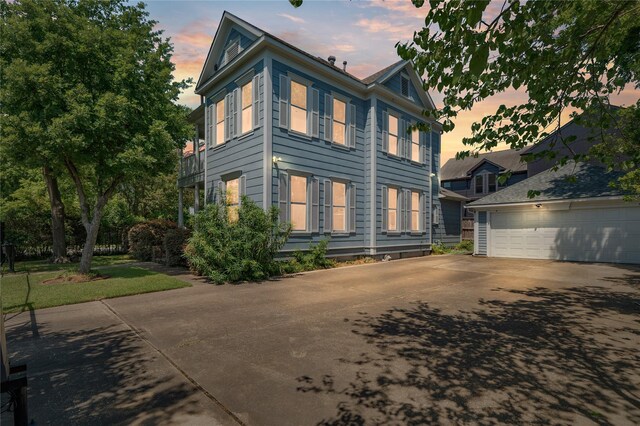 344 Harvard St, Houston, TX 77007 - view of front of house with a detached garage