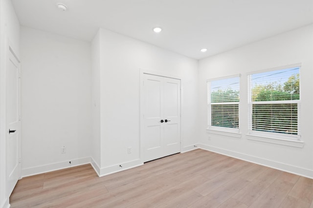 3848 Seabrook St, Houston, TX 77021 - unfurnished bedroom featuring light wood finished floors, baseboards, and recessed lighting