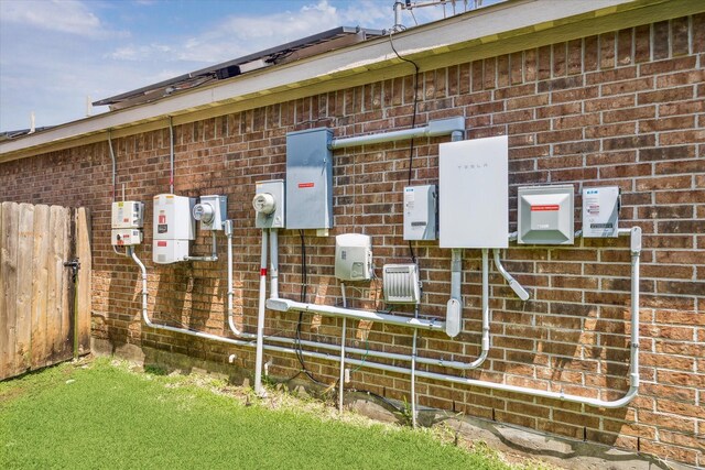 5002 Manor Stone Ln, Rosenberg, TX 77469 - exterior view of brick siding, electric meter, related energy utilities, and a power storage unit