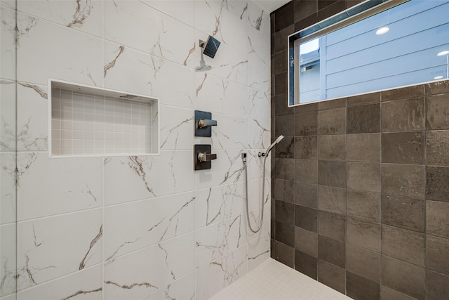 2015 Hopkins St, Houston, TX 77006 - bathroom with a tile shower