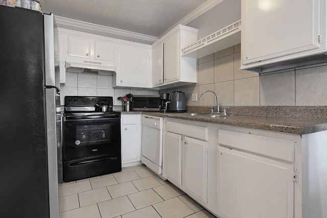 7162 Crownwest St Unit 7162, Houston, TX 77072 - kitchen with electric range, freestanding refrigerator, dishwasher, under cabinet range hood, and decorative backsplash