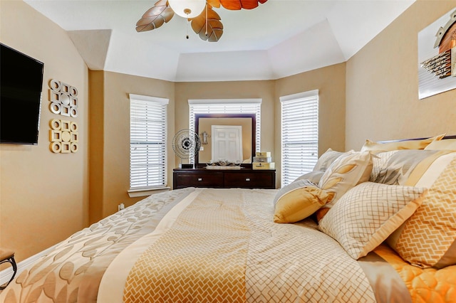 8215 Frontenac Dr, Houston, TX 77071 - bedroom featuring a ceiling fan