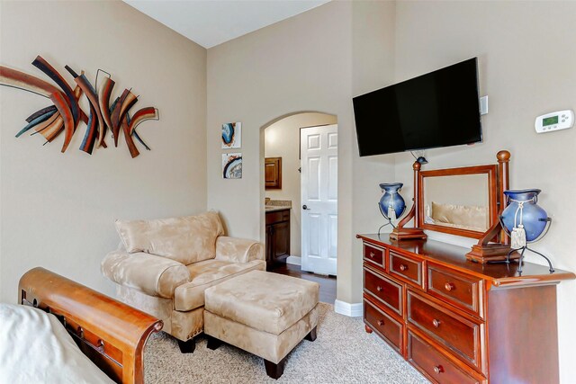 8215 Frontenac Dr, Houston, TX 77071 - sitting room with arched walkways, light colored carpet, and baseboards