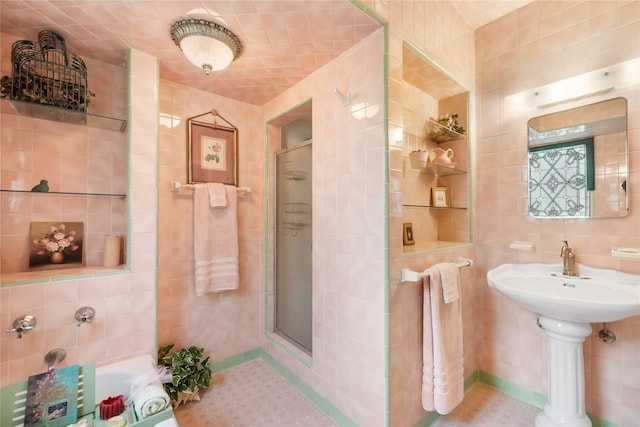 916 E James St, Baytown, TX 77520 - full bath featuring tile walls, a shower stall, and tile patterned floors