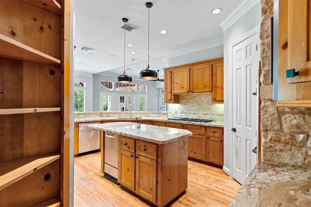 2042 Darby Ln, Fresno, TX 77545 - kitchen with appliances with stainless steel finishes, tasteful backsplash, light wood-style flooring, crown molding, and decorative light fixtures