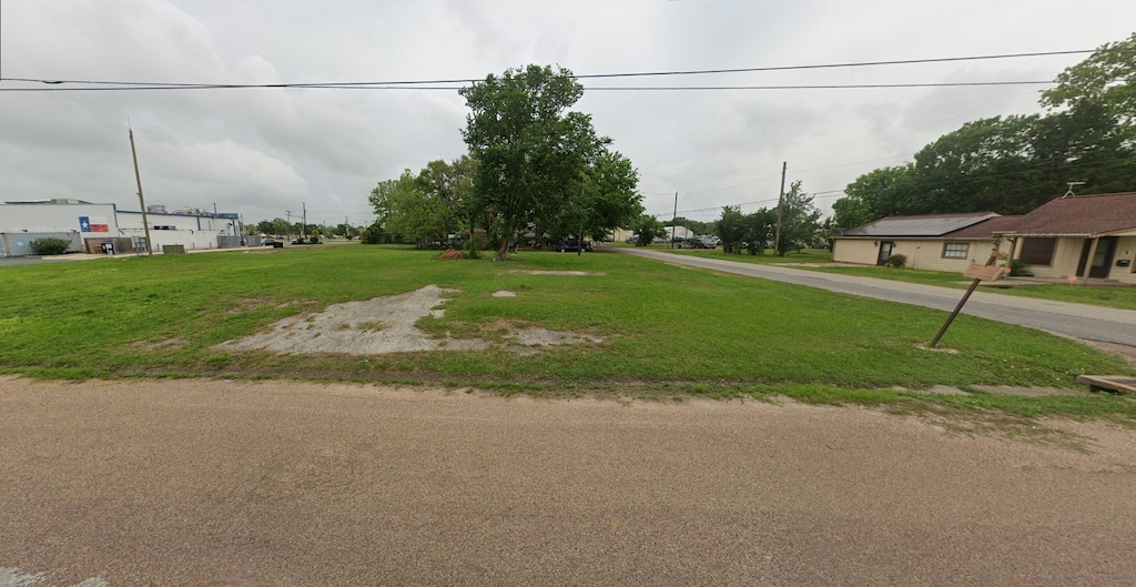 315 W Myrtle St, Angleton, TX 77515