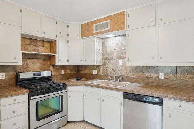 2112 Leyte Dr, Tool, TX 75143 - kitchen with stainless steel appliances, a sink, backsplash, and white cabinetry