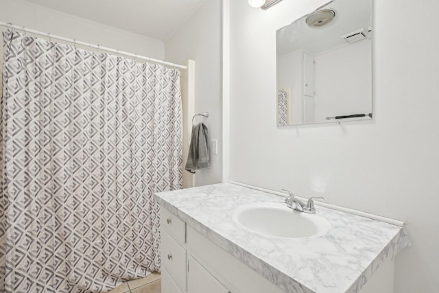 2112 Leyte Dr, Tool, TX 75143 - full bath featuring vanity, curtained shower, and tile patterned flooring