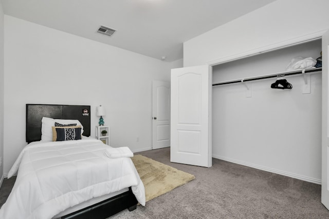 8034 Royal Palm Dr, Fulshear, TX 77441 - carpeted bedroom featuring baseboards