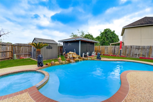 4406 Hidden Trace Ct, Houston, TX 77066 - view of pool featuring a pool with connected hot tub and a fenced backyard