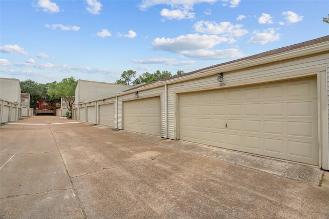 2014 Augusta Dr, Houston, TX 77057 - view of garage