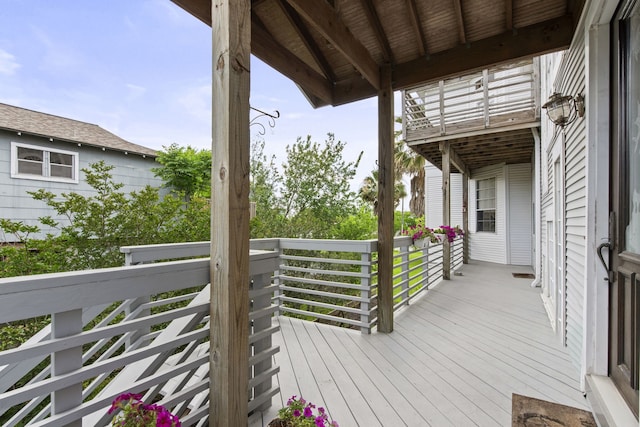 718 Pine Rd, Clear Lake Shores, TX 77565 - view of wooden deck