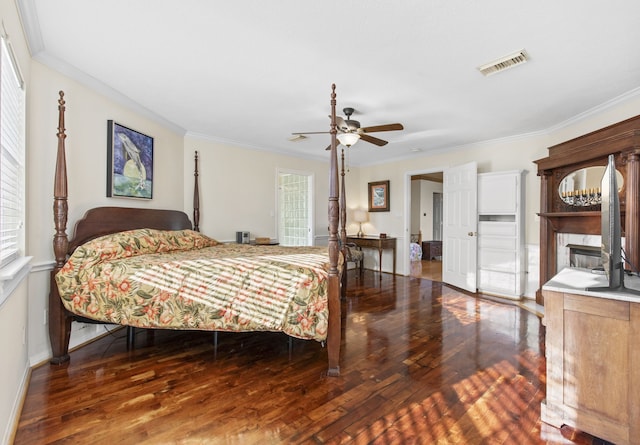 718 Pine Rd, Clear Lake Shores, TX 77565 - bedroom with crown molding, wood finished floors, and baseboards
