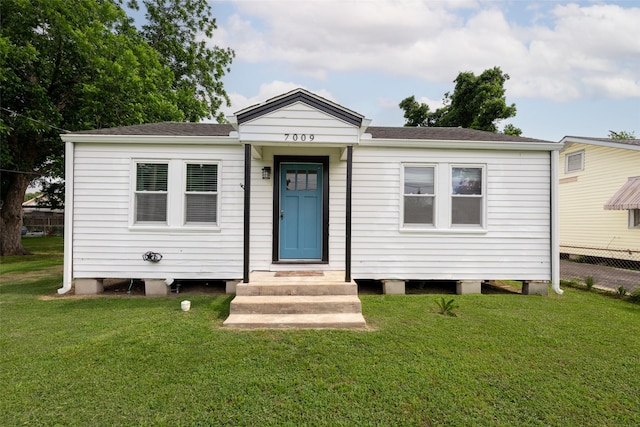 7009 Tuck St, Houston, TX 77020 - view of front facade featuring a shingled roof