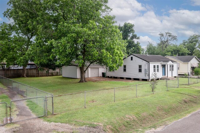 7009 Tuck St, Houston, TX 77020 - view of front facade with a gate, entry steps, and an outbuilding