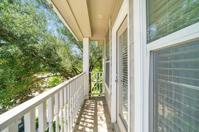 3303 New Garden View Ln, Houston, TX 77018 - view of balcony