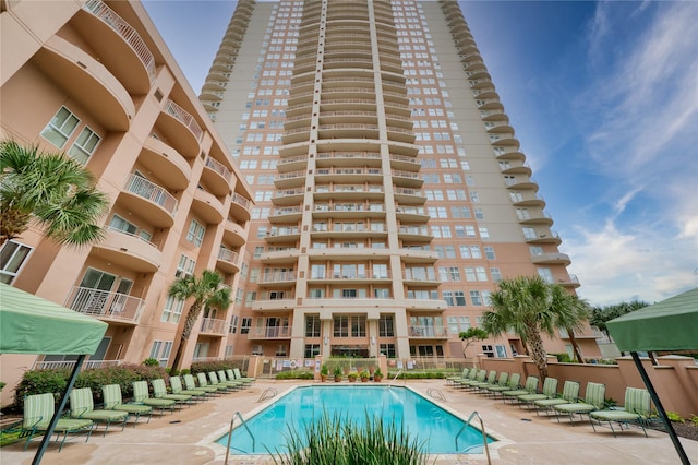 3505 Sage Rd Unit 2405, Houston, TX 77056 - community pool with a patio