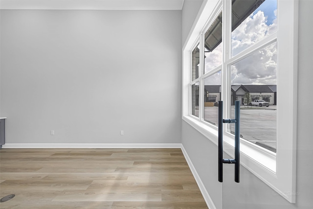 1325 Main St Unit 1103, Katy, TX 77494 - spare room featuring plenty of natural light, light wood-type flooring, and baseboards
