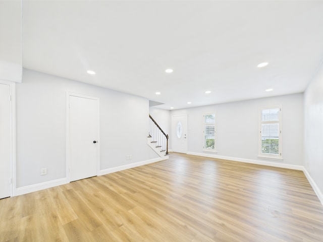 10380 Briar Forest Dr Unit 32/6, Houston, TX 77042 - unfurnished living room with stairway, light wood finished floors, recessed lighting, and baseboards