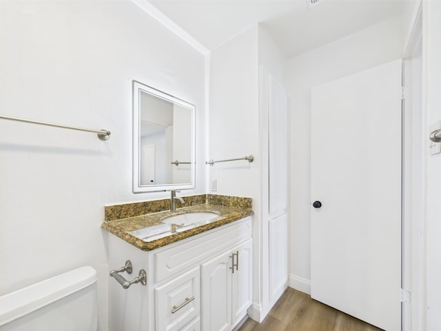 10380 Briar Forest Dr Unit 32/6, Houston, TX 77042 - half bathroom with toilet, vanity, wood finished floors, and baseboards
