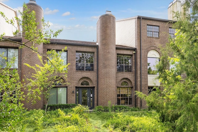 19 Crestwood Dr Unit 4, Houston, TX 77007 - view of front of home featuring a chimney and brick siding
