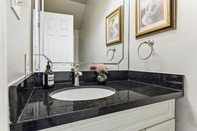 19 Crestwood Dr Unit 4, Houston, TX 77007 - bathroom featuring vanity