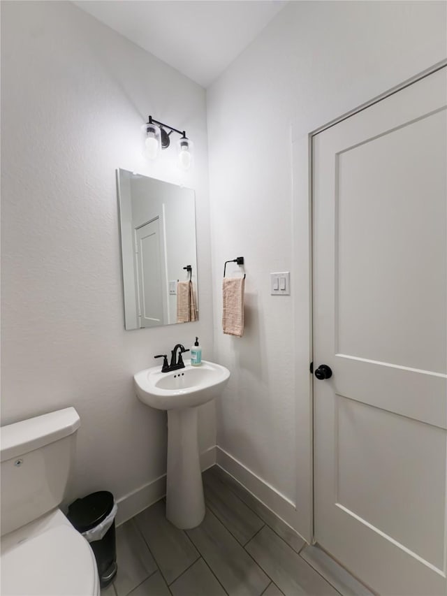 31334 Balsam Hawk Ln, Hockley, TX 77447 - half bath with baseboards and toilet