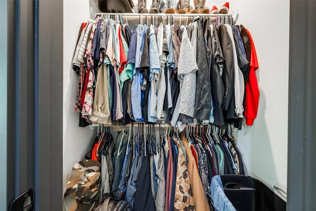 35 Disher Cir, Huffman, TX 77336 - view of walk in closet