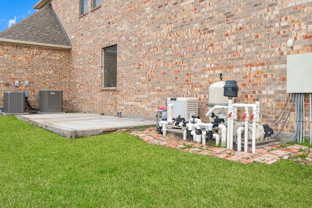 9710 Lansing Meadows Dr, Humble, TX 77396 - rear view of property with a shingled roof, a yard, brick siding, and a patio area